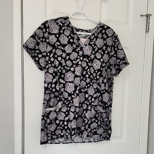 White Cross Black And White Floral Uniform Scrub Top In Like New Condition